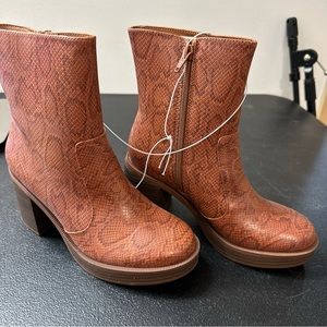 Women's Aggy Memory Foam Boots Cognac - Universal Thread Size 6.5